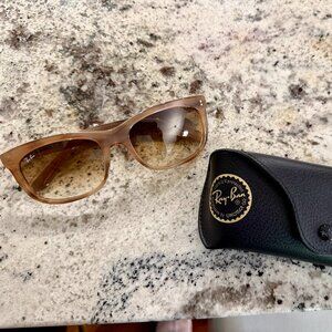 RAY BAN BALORETTE SUNGLASSES....LIKE NEW CONDITION!